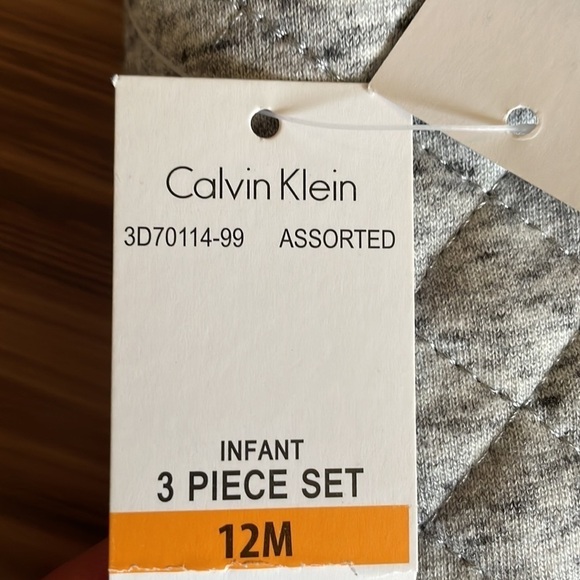 CALVIN Klein Top and Quilted Vest Size 12M - Picture 10 of 11